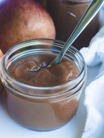 Half pint mason jar of homemade apple butter.