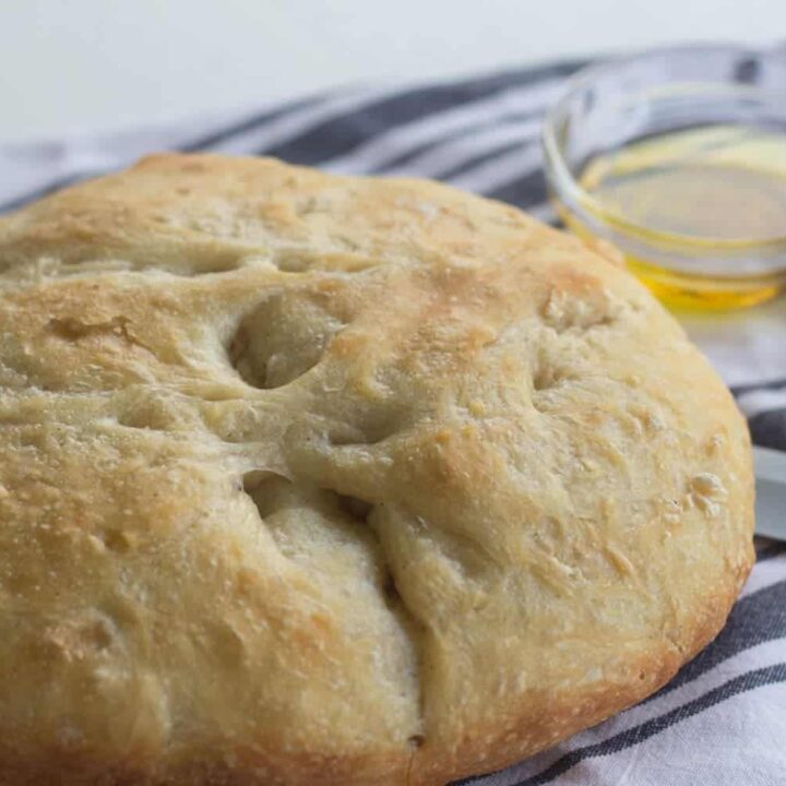 Crusty White Bread (no kneading required)