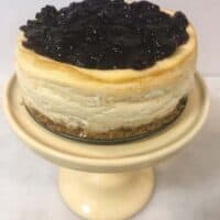 cheesecake on stand