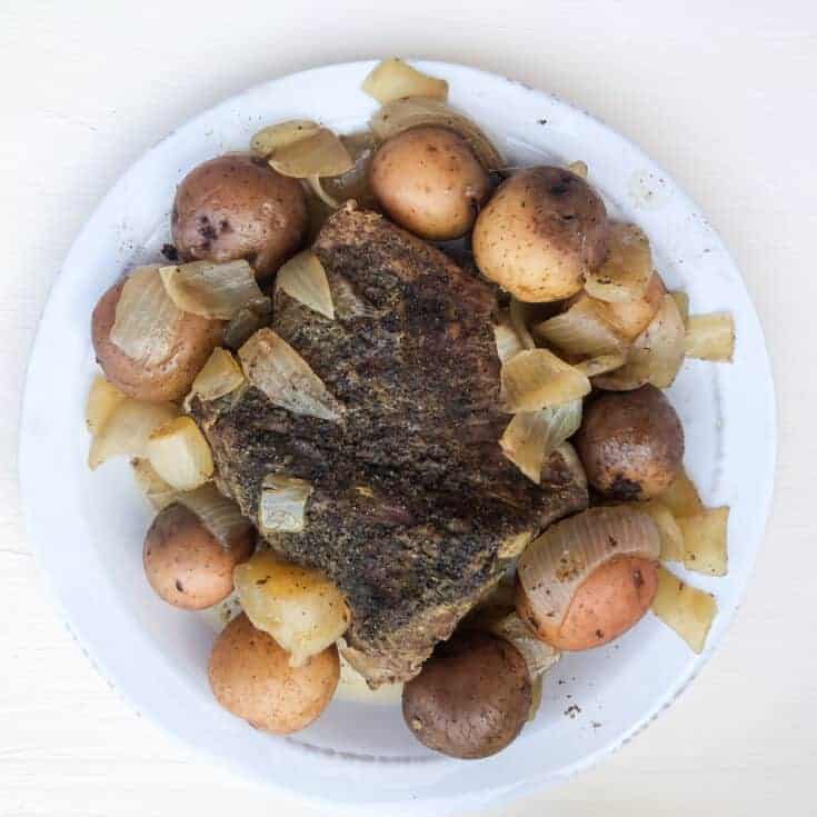 tri tip roast on round plate/