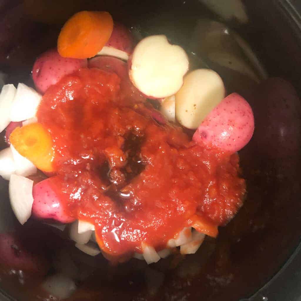 beef stew ingredients in 3-quart slow cooker.